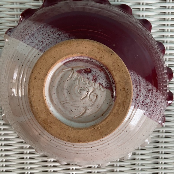 Vintage Farmhouse Pottery Serving Bowl scalloped edge - Picture 5 of 5